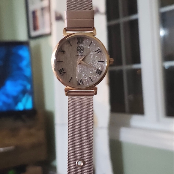 💝 2/$35 💝new Daisy Fuentes watch not worn and snowflakes necklace - Picture 2 of 5